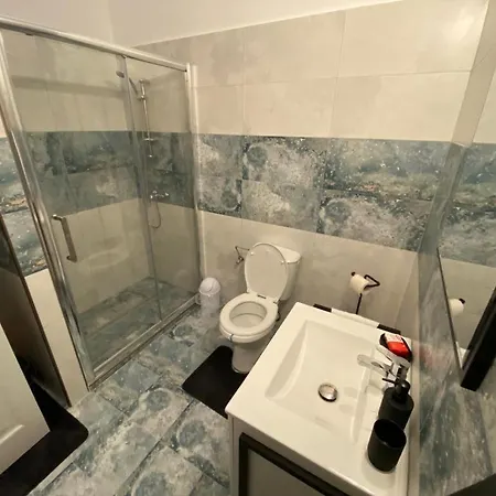 Ten Apartament